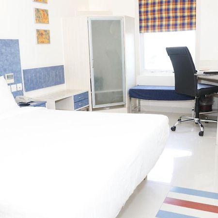 Hometel Chandīgarh Dış mekan fotoğraf