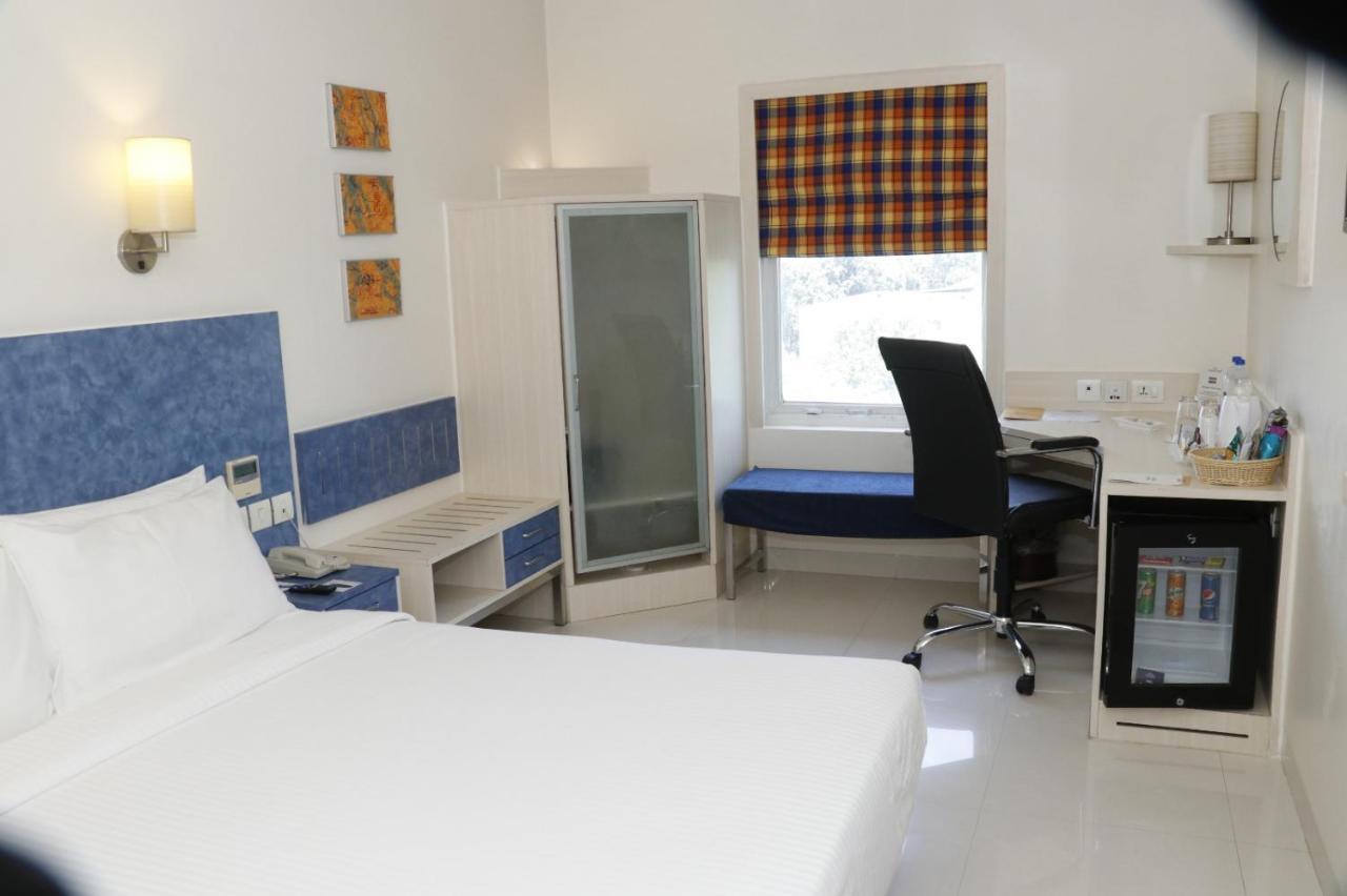 Hometel Chandīgarh Dış mekan fotoğraf