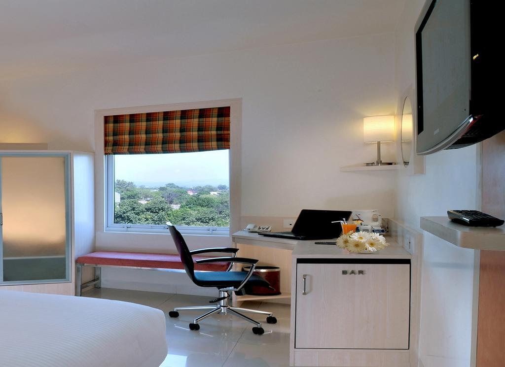 Hometel Chandīgarh Dış mekan fotoğraf