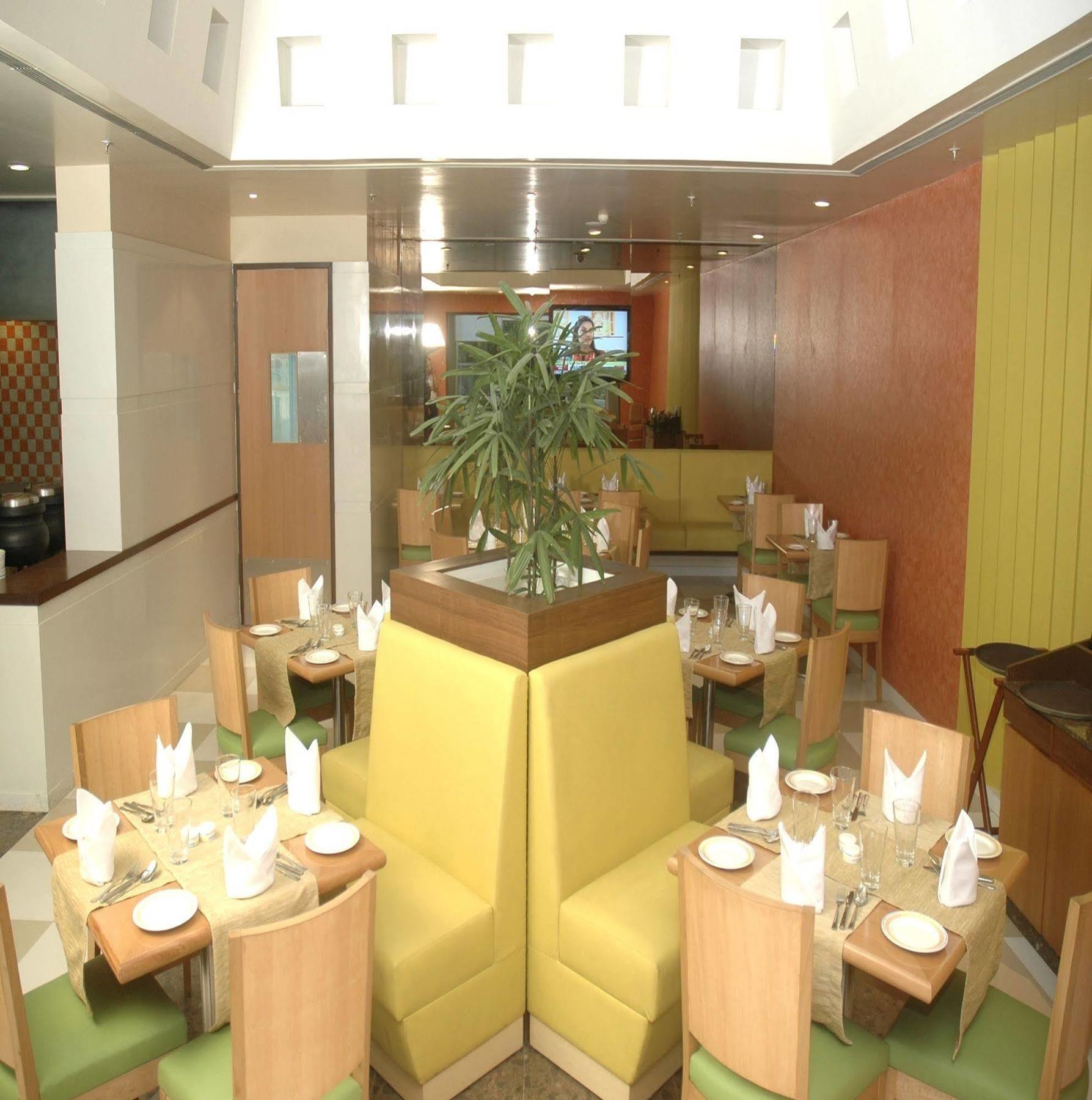 Hometel Chandīgarh Dış mekan fotoğraf