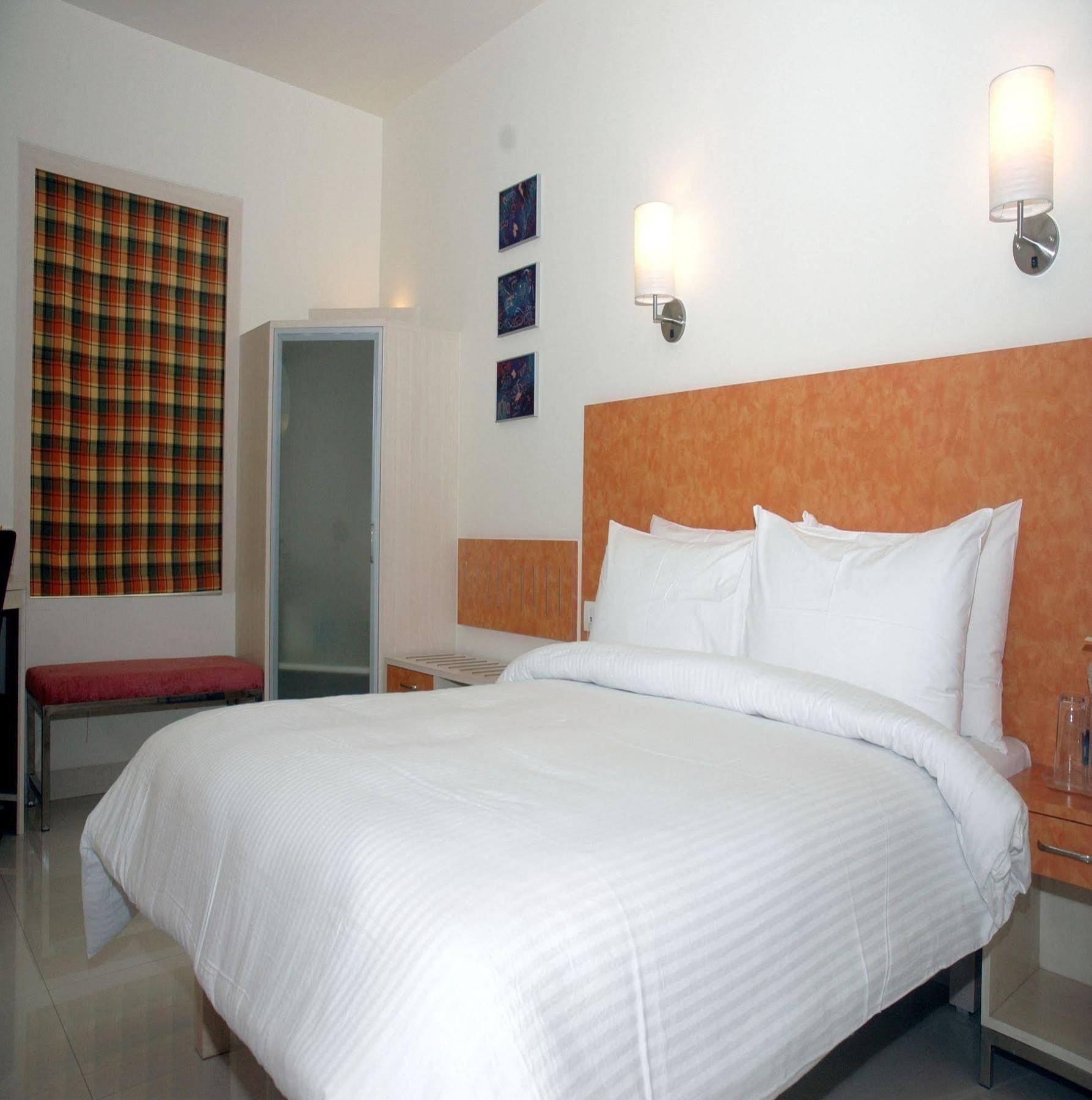 Hometel Chandīgarh Dış mekan fotoğraf
