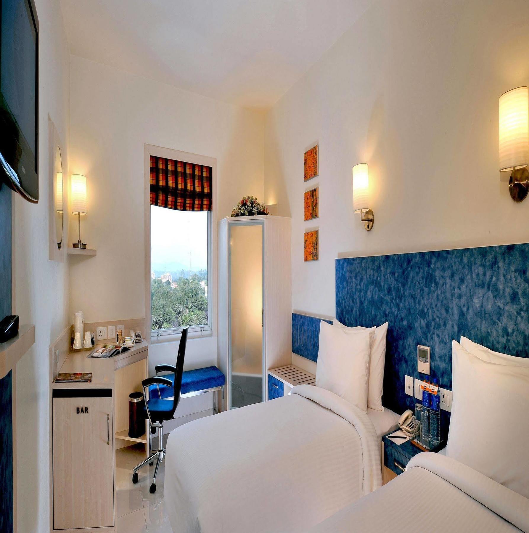 Hometel Chandīgarh Dış mekan fotoğraf