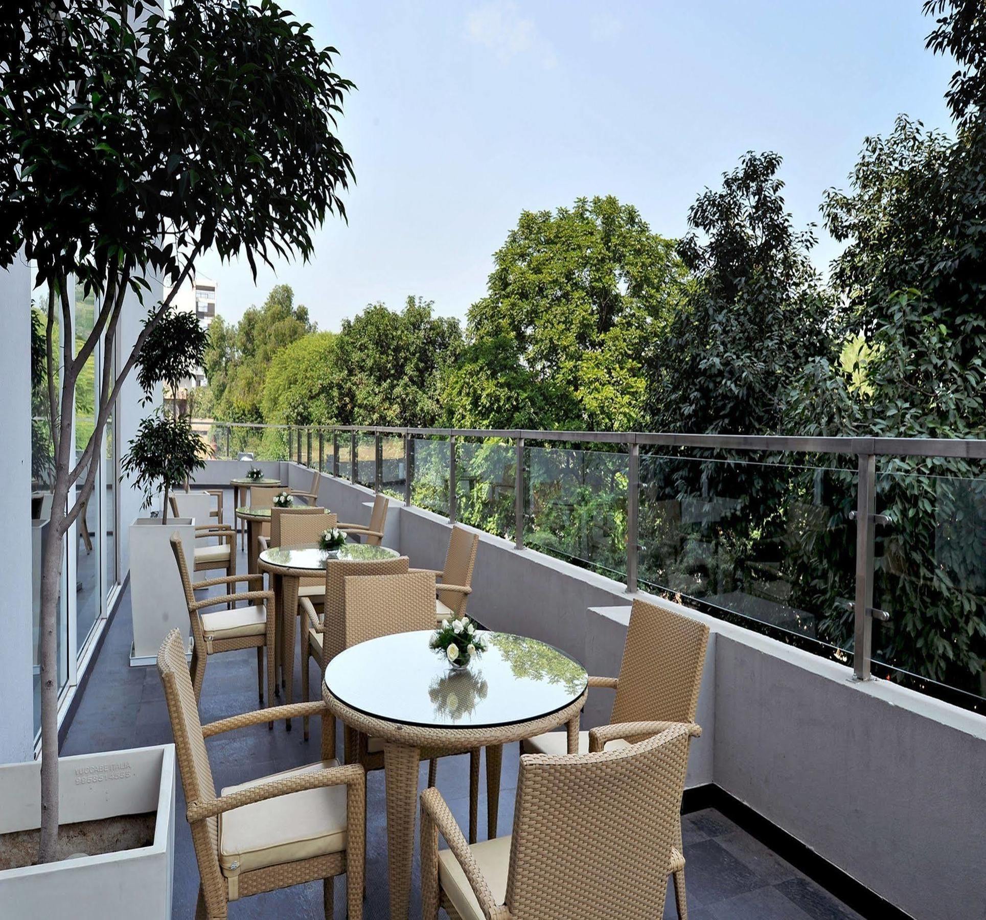 Hometel Chandīgarh Dış mekan fotoğraf